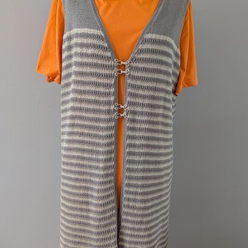 Handknitted long linen vest in grey and cream stripes with hook clasps, front view, handgebreid vest