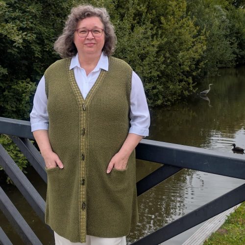 Handknitted sleeveless vest in olive linen and merino wool, size XXL — INESKA