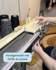Handgebreid met Brother breimachine, natuurlijke vezels, INESKA atelier Hardenberg